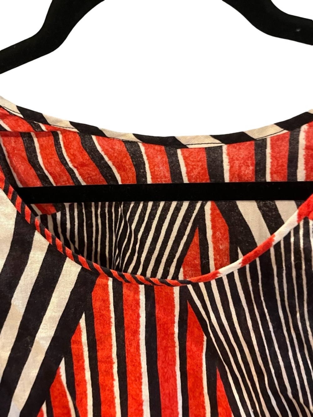 Sleeveless Top - Black and red linen tank
Top . Black stripe linen top large - Picture 3 of 5